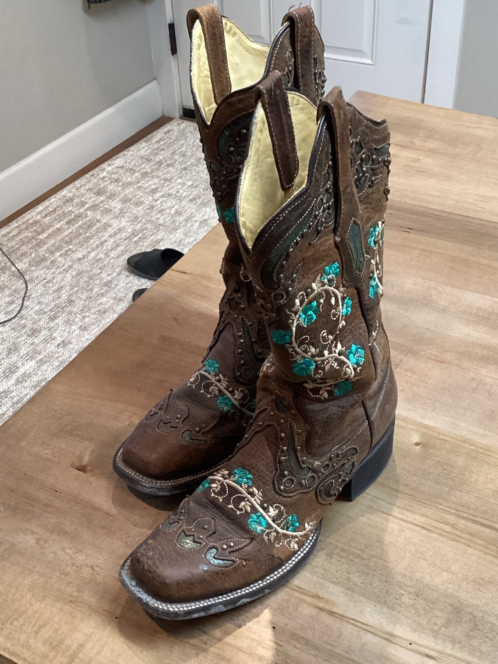 Brown Women's Embroidered Heeled Cowboy Boots with Turquoise Accents
